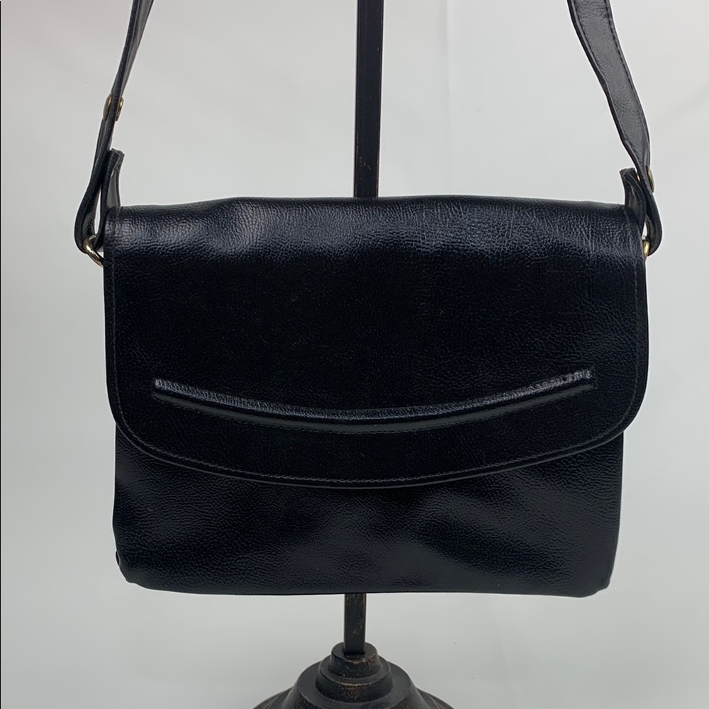 Vintage Retro Black Leather Shoulder Bag Flap opening Gold accents 3 pockets Zip